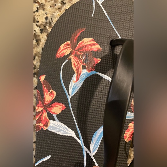 Express Floral Flip Flops - Picture 3 of 6